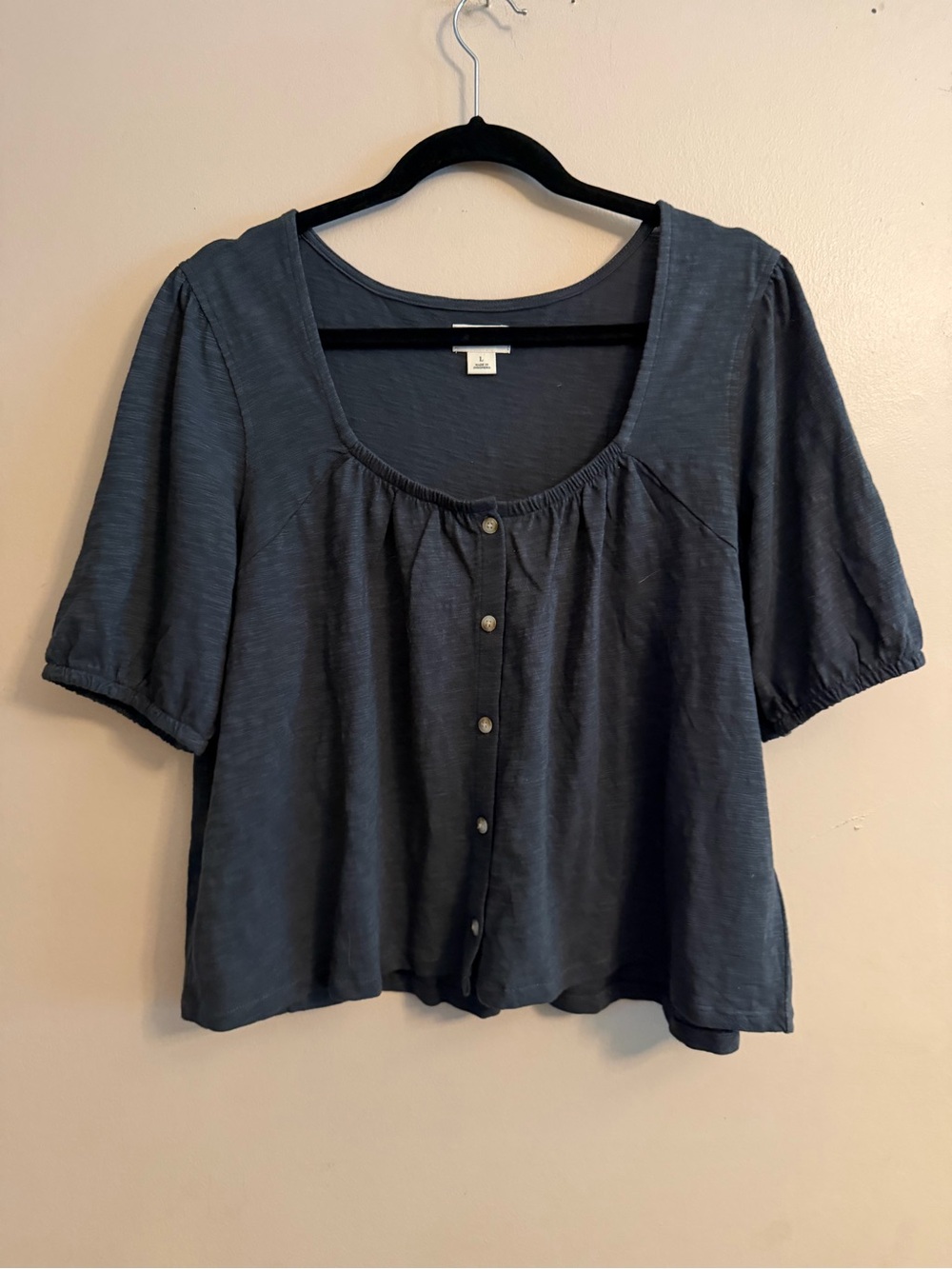 Women’s Slate Gray Button-Front Scoop Neck Crop Top